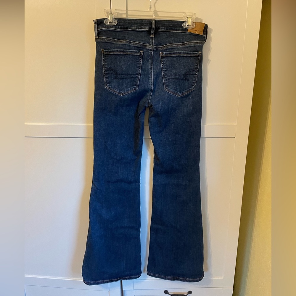 American Eagle women’s jeans. Size 6 regular. Next level stretch. Like new!